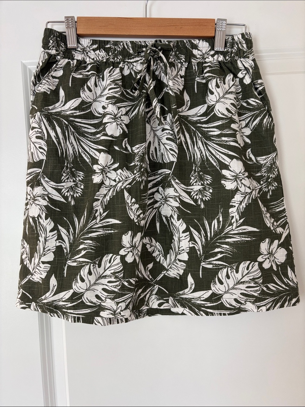 Kut from the Kloth Olive Green and White Floral Mini Skirt